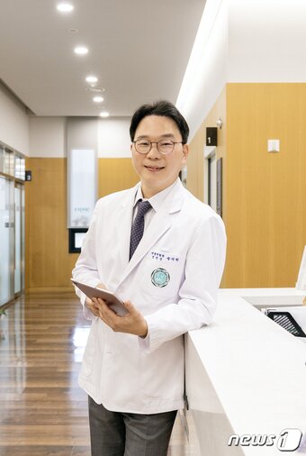 본문 이미지 - 이대서울병원의 이대대동맥혈관병원 원장을 맡은 송석원 심장혈관외과 교수(이대서울병원 제공)