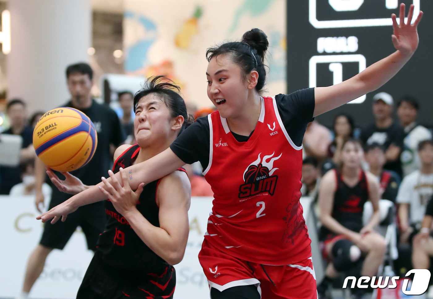 (서울=뉴스1) 박정호 기자 = 25일 오후 서울 영등포 타임스퀘어에서 열린 2023 신한은행 SOL 3X3 트리플잼(Triple Jam) 대회 5강 BNK 썸과 일본 도요타 알텔 …