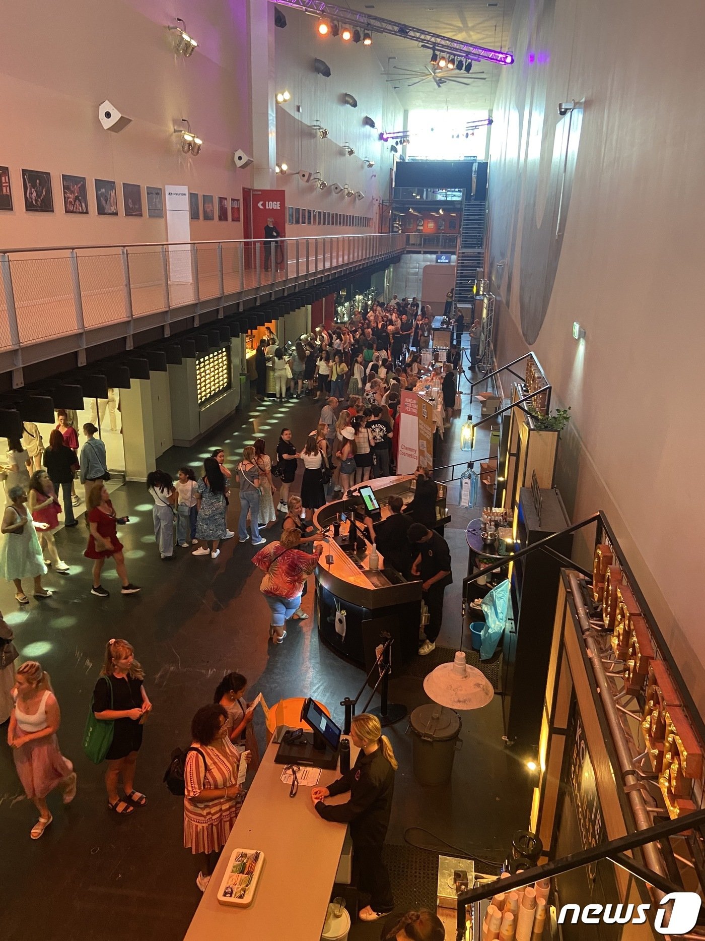 본문 이미지 - 지난 13일&#40;현지시간&#41; 저녁 7시 네덜란드 암스테르담의 AFAS Live 공연장에서 주 네덜란드 대한민국 대사관이 주최하고 현대자동차가 후원하는 2023 한국 문화축제&#40;Move with the K-VIBE&#41;가 성대하게 열렸다. ⓒ News1 차현정 통신원