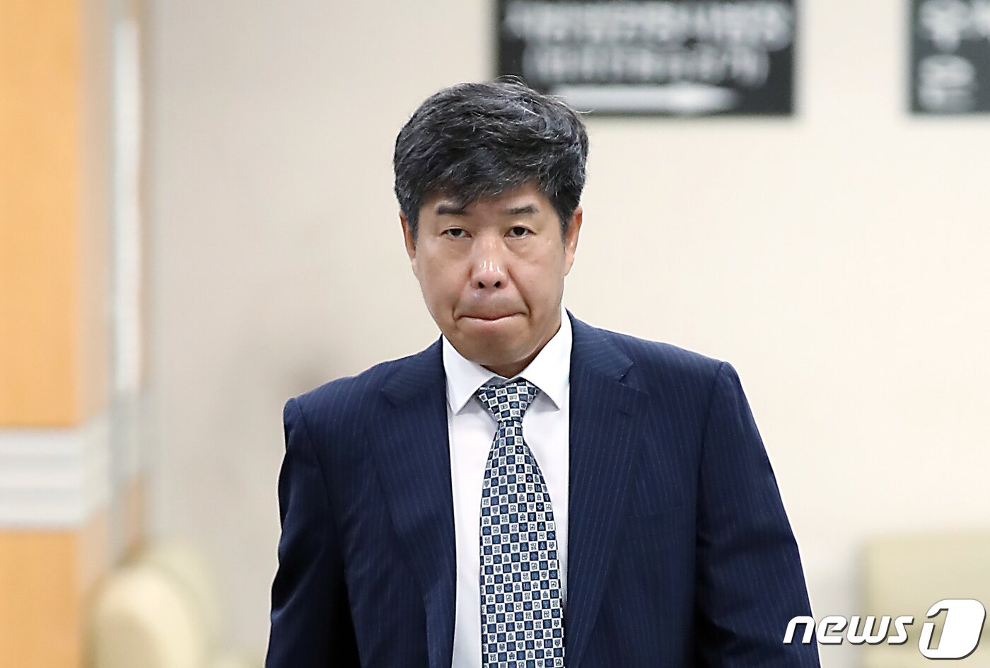 본문 이미지 - 백원우 전 청와대 민정비서관이 26일 오전 서울 서초구 서울중앙지방법원에서 열린 '청와대의 울산시장 선거개입' 의혹 사건에 대한 공직선거법위반 공판에 출석하고 있다. 2023.6.26/뉴스1 ⓒ News1 박정호 기자