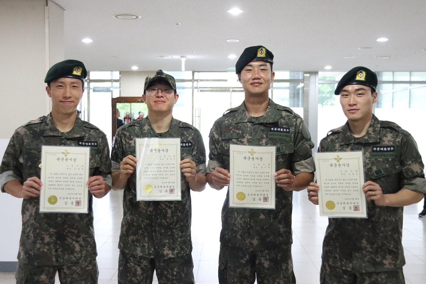 본문 이미지 - 26일 전역한 김천상무 4인방 (김천상무 제공)