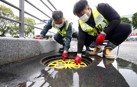 여름철 앞두고 기후부 빗물받이·맨홀 합동 점검…침수대응 강화