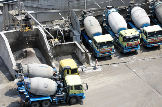 '내수 34년만 최악' 시멘트 업계…올해도 암울, 돌파구 찾기 안간힘