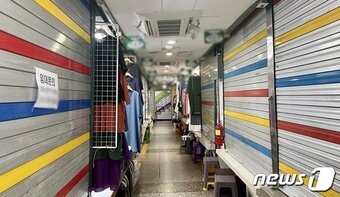 본문 이미지 - 동대문 상가 내부 한 점포에 &#39;임대문의&#39; 표시가 붙었다. ⓒ News1 이민주 기자
