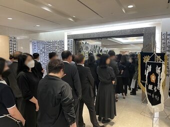본문 이미지 - 28일 안유수 에이스침대 회장 빈소 앞에 조문객이 몰렸다. ⓒ News1 김민석 기자
