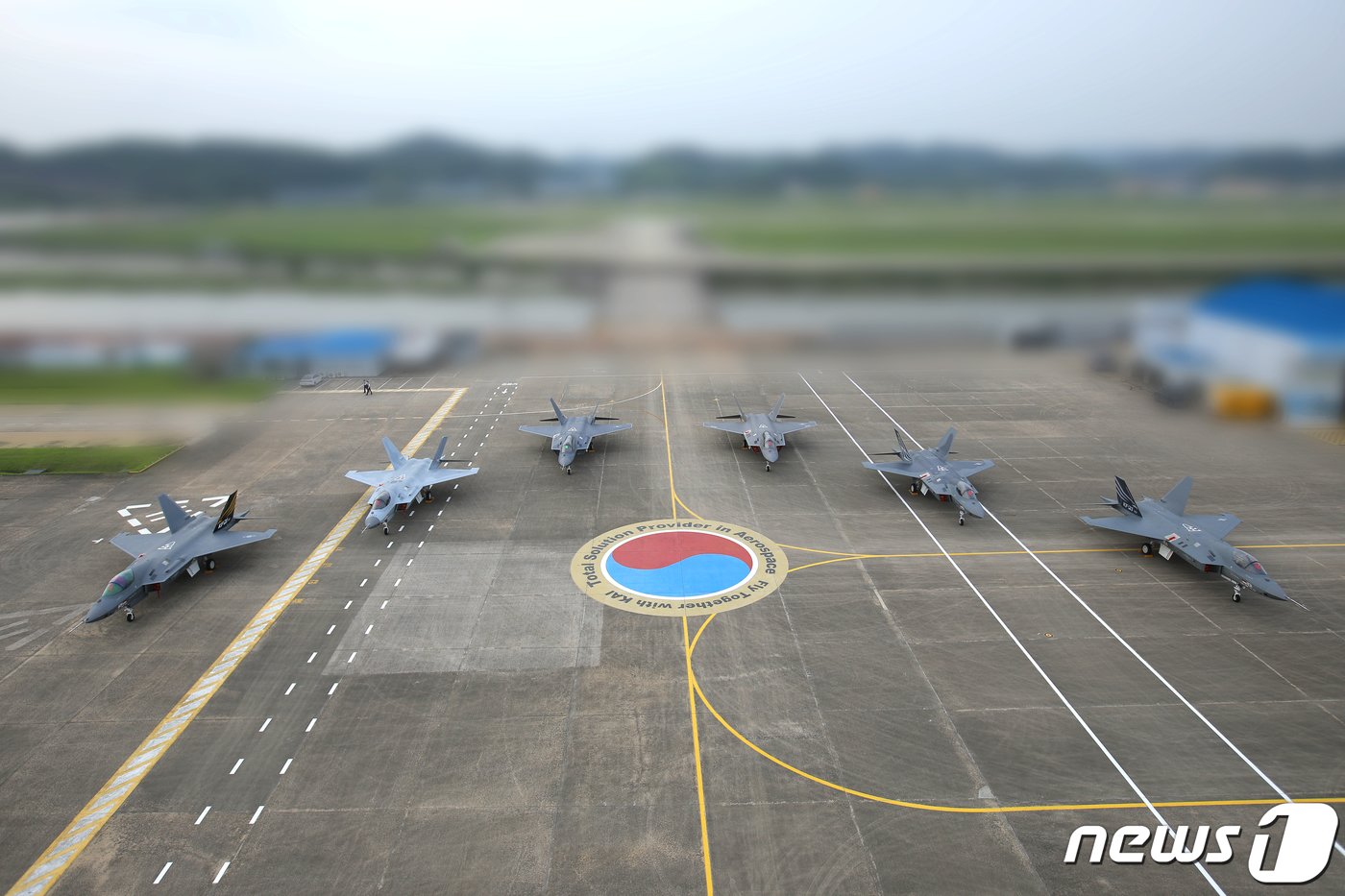 본문 이미지 - KF-21 '보라매' 시제기. (방위사업청 제공) 2023.6.28/뉴스1