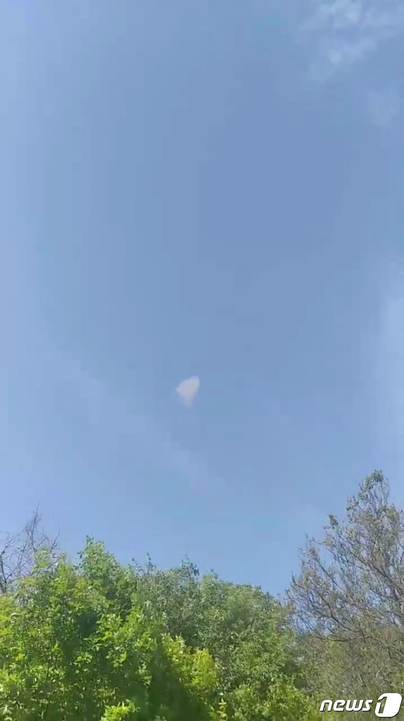 (로이터=뉴스1) 우동명 기자 = 10일(현지시간) 우크라이나 군이 러시아 군의 자라 란셋 정찰 드론을 향해 발사해 명중을 하고 있다. 2023.6.29ⓒ 로이터=뉴스1