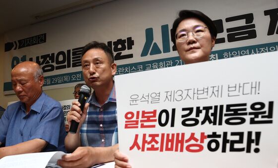 시민단체 "활동가들 일본 공항서 억류…횡포 사과하라"