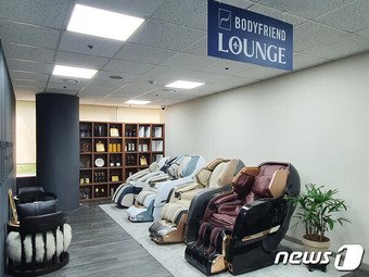 바디프랜드 본사 4층 휴게실에 안마의자가 설치돼 있다.  &#40;바디프랜드 제공&#41;