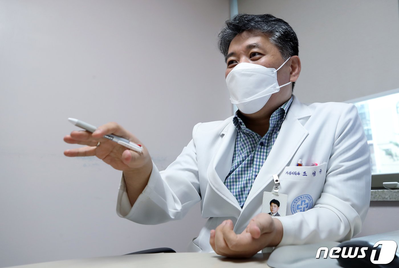 본문 이미지 - 조영규 서울백병원 교수협의회장이 지난 6월29일 오후 서울 중구 저동 서울백병원 건강검진센터 진료실에서 병원 폐원과 관련해 뉴스1과 인터뷰를 하고 있다. /뉴스1 ⓒ News1 박정호 기자
