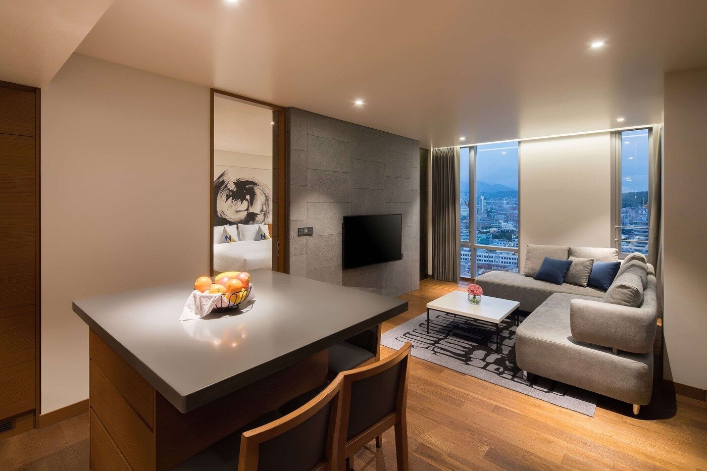 본문 이미지 - 노보텔 앰배서더 서울 동대문 호텔 & 레지던스의 전용 주방을 갖춘 프리미어룸(호텔스닷컴 제공)