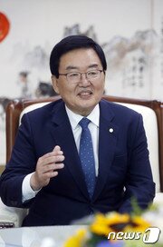 본문 이미지 - 문인 광주 북구청장 프로필 사진./뉴스1DB 