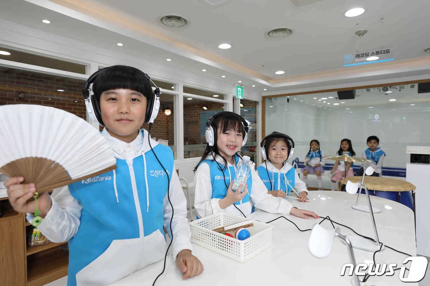 본문 이미지 - '워터 폴리 스튜디오'.(제주삼다수 제) 