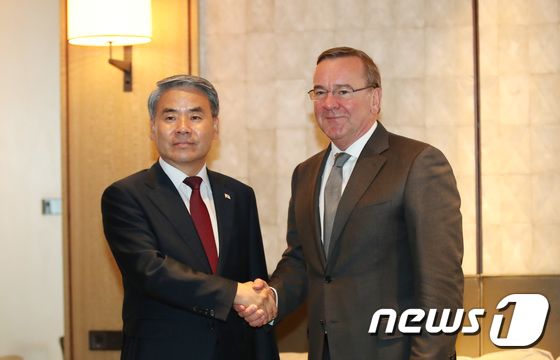 이종섭 국방부 장관(왼쪽)과 보리스 피스토리우스 독일 국방장관. 2023.6.4/뉴스1 © News1 박지혜 기자