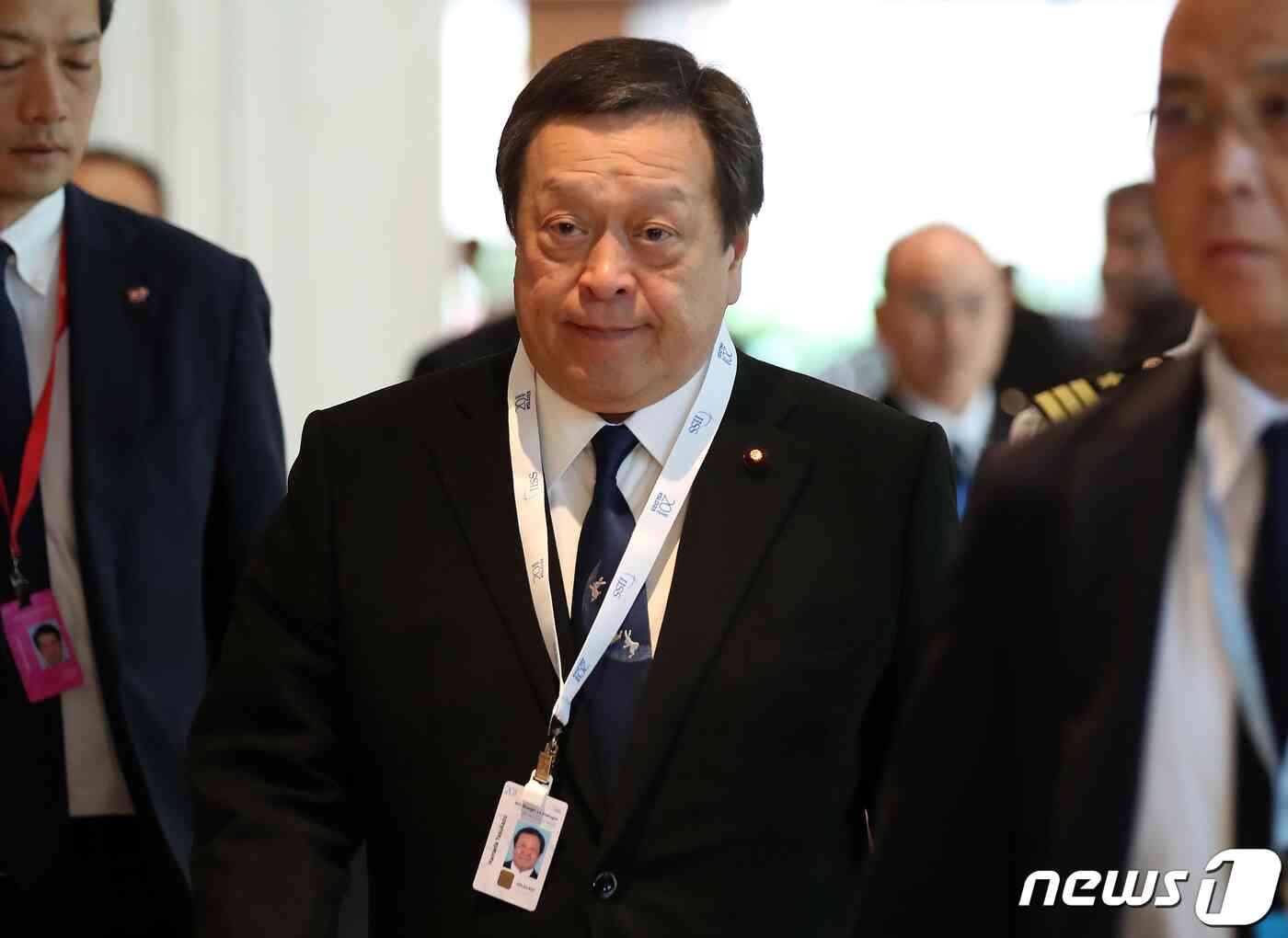 제20차 아시아안보회의(샹그릴라 대화)에 참석 중인 하마다 야스카즈 일본 방위상이 4일(현지시간) 싱가포르 샹그릴라 호텔에서 열린 한·일 양자회담을 마친 뒤 회담장을 나서고 있다. 2023.6.4/뉴스1 © News1 박지혜 기자