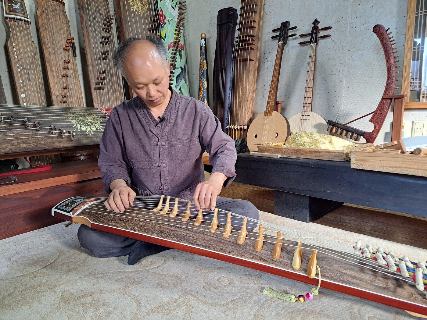 본문 이미지 - 국가무형문화재 악기장 현악기 제작 보유자로 인정 예고된 표태선씨. (문화재청 제공)   