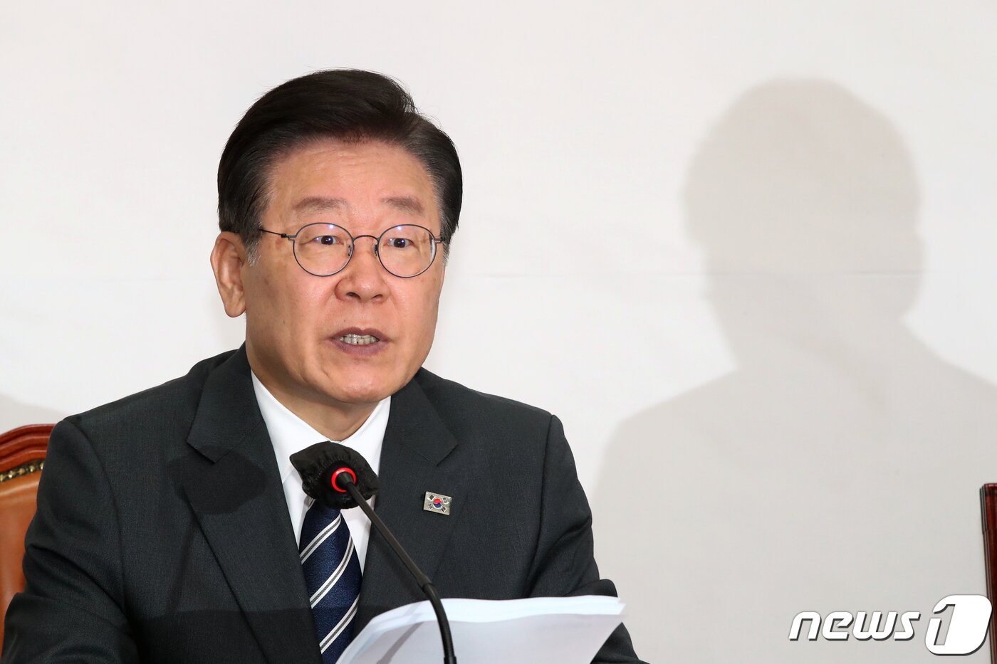 본문 이미지 - 이재명 더불어민주당 대표가 5일 오전 서울 여의도 국회에서 열린 최고위원회의에서 모두 발언을 하고 있다. 2023.6.5/뉴스1 ⓒ News1 황기선 기자