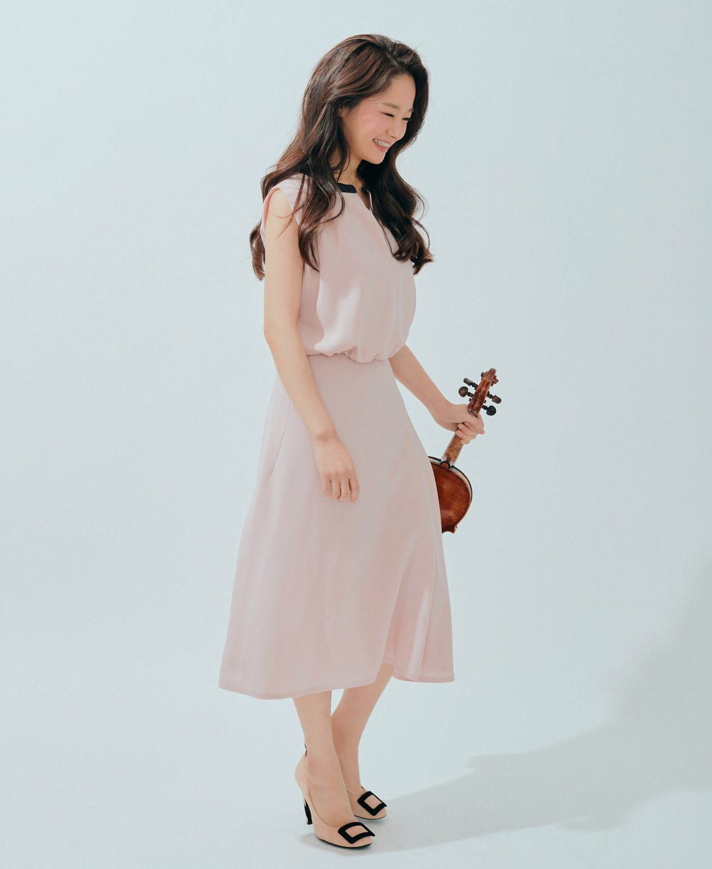 본문 이미지 - 바이올리니스트 김봄소리. (Kyutai Shim / 롯데콘서트홀 제공)  