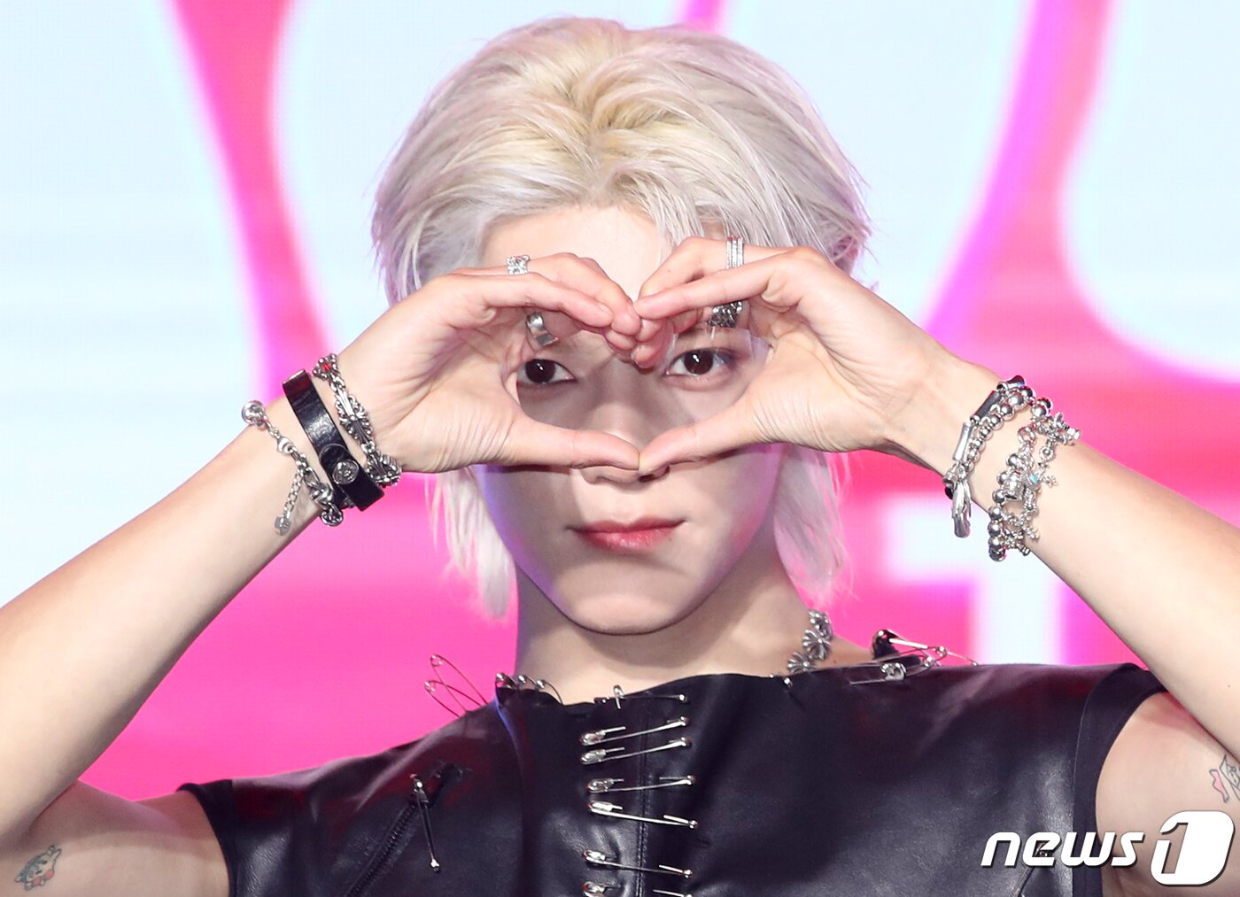 본문 이미지 - NCT 태용이 5일 오후 서울 강남구 에스제이쿤스트할레에서 가진 미니 1집 ‘샤랄라(SHALALA)’ 쇼케이스에서 포즈를 취하고 있다. 2023.6.5/뉴스1 ⓒ News1 권현진 기자