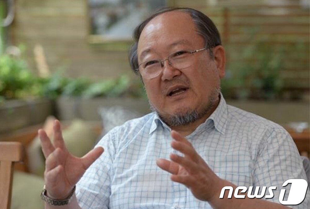 본문 이미지 - 민주당 혁신기구 위원장으로 선임된 이래경 다른백년 명예 이사장. (더불어민주당 제공)/뉴스1