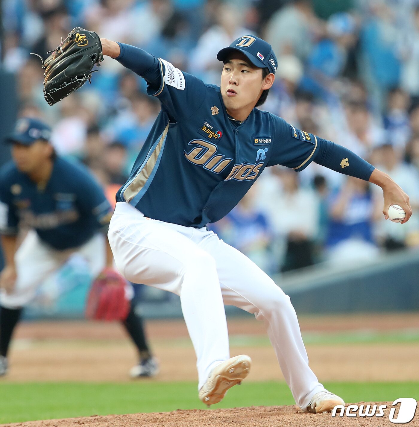 본문 이미지 - 6일 오후 대구 삼성라이온즈파크에서 열린 프로야구 '신한은행 SOL 2023 KBO리그' NC 다이노스와 삼성 라이온즈의 경기, 5회말 2사 1루 상황 마운드에 오른 NC 투수 정구범이 역투하고 있다. 2023.6.6/뉴스1 ⓒ News1 공정식 기자