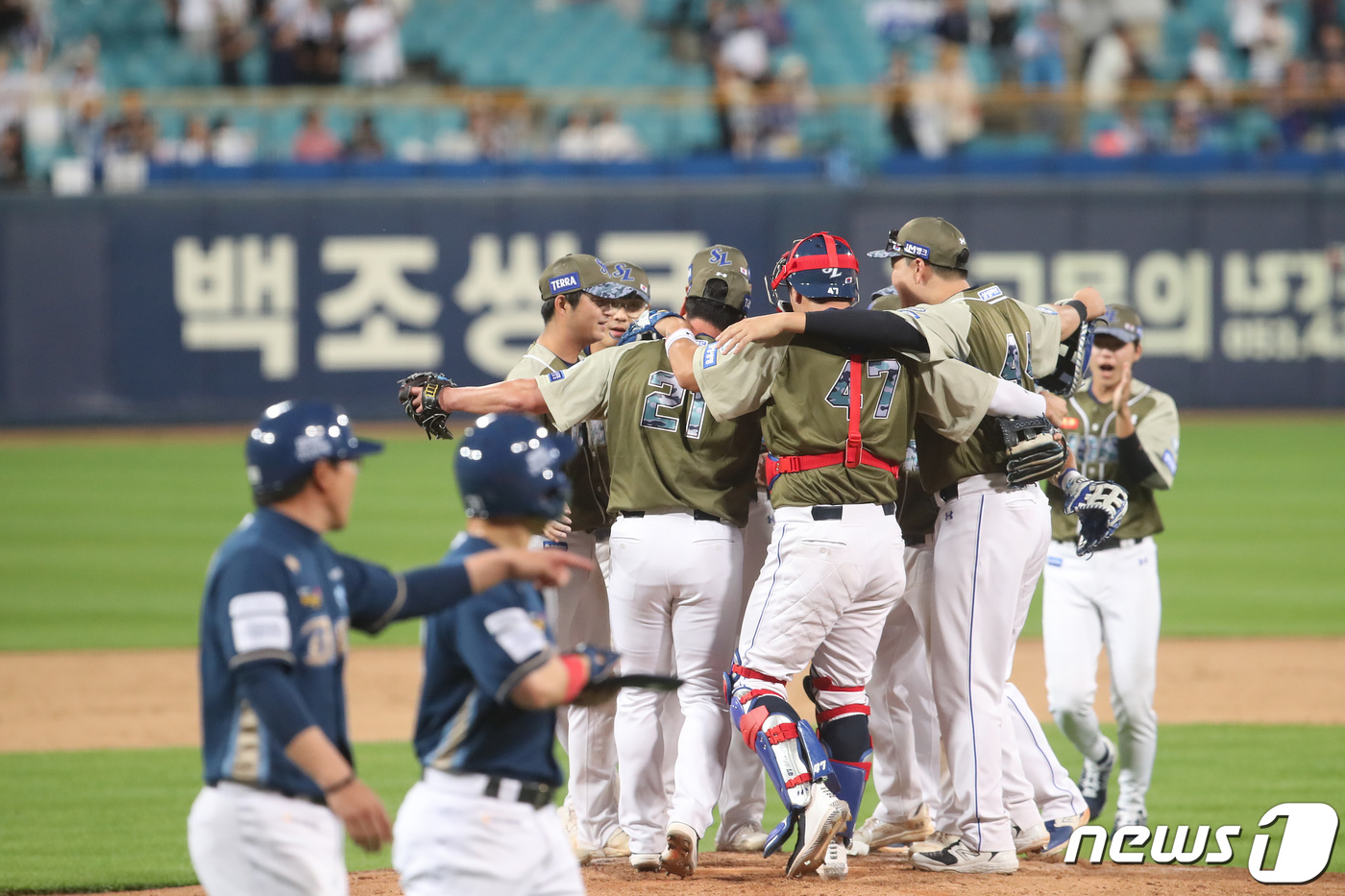 (대구=뉴스1) 공정식 기자 = 6일 오후 대구 삼성라이온즈파크에서 열린 프로야구 '신한은행 SOL 2023 KBO리그' NC 다이노스와 삼성 라이온즈의 경기, 9회 마운드에 올라 …