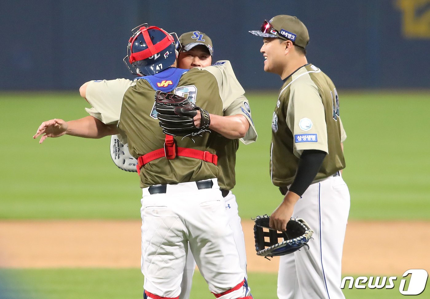 본문 이미지 - 삼성 라이온즈 시절 강민호와 오재일. 2023.6.6/뉴스1 ⓒ News1 공정식 기자