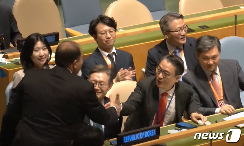 본문 이미지 - 6일(현지시간) 미국 뉴욕 유엔본부에서 열린 총회 비상임이사국 선거에서 한국이 192개 회원국 중 3분의 2 이상인 180개국의 찬성표를 획득해 2024년부터 2025년까지 안보리 비상임이사국으로 선출됐다. (유튜브 갈무리) 2023.6.7/뉴스1