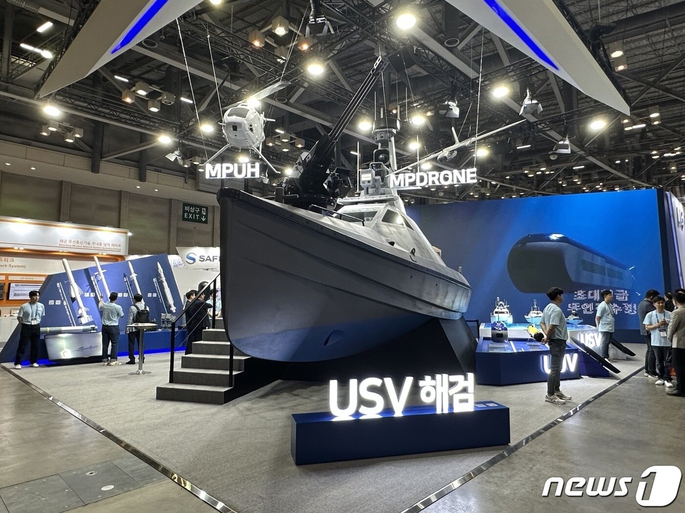 본문 이미지 - 제13회 국제해양방위산업전(MADEX 2023)이 7일 부산 해운대구 벡스코에서 열렸다. 사진은 LIG넥스원 전시 부스. 2023.6.7./뉴스1