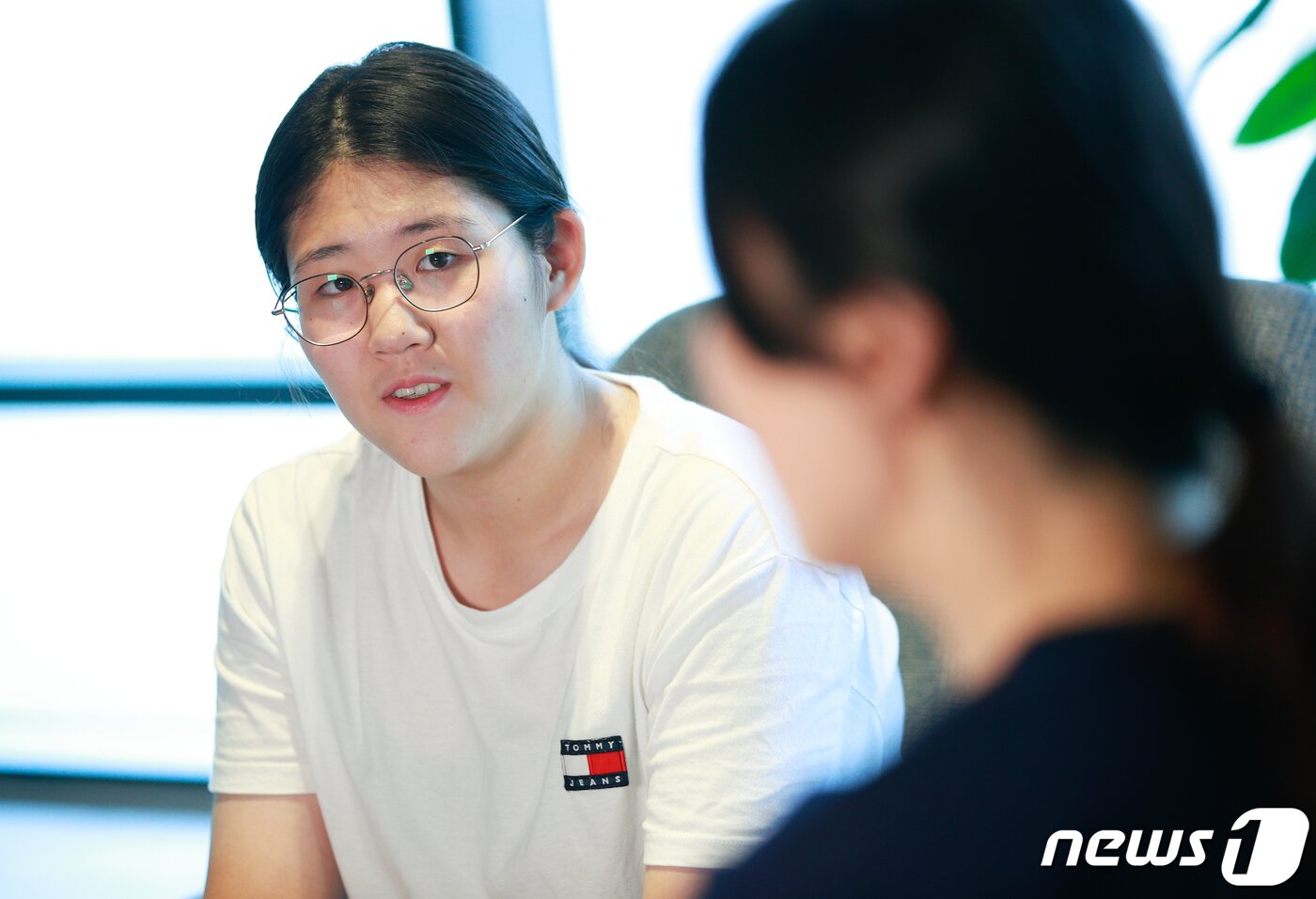 본문 이미지 - GS칼텍스 정대영(42)과 딸 김보민(13) 양이 7일 경기 가평군 설악면 GS칼텍스 서울 KIXX 프로배구단 전용 체육관에서 뉴스1과 인터뷰를 하고 있다. 2023.6.7/뉴스1 ⓒ News1 안은나 기자