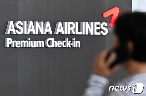 인천국제공항 제1터미널 내 아시아나항공 프리미엄 체크인 카운터. 2023.6.7/뉴스1 © News1 김진환 기자