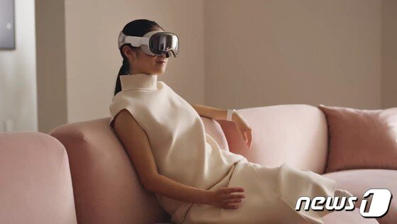 본문 이미지 -  애플 혼합현실&#40;MR&#41; 헤드셋 &#39;비전 프로&#39; &#40;애플 제공&#41;