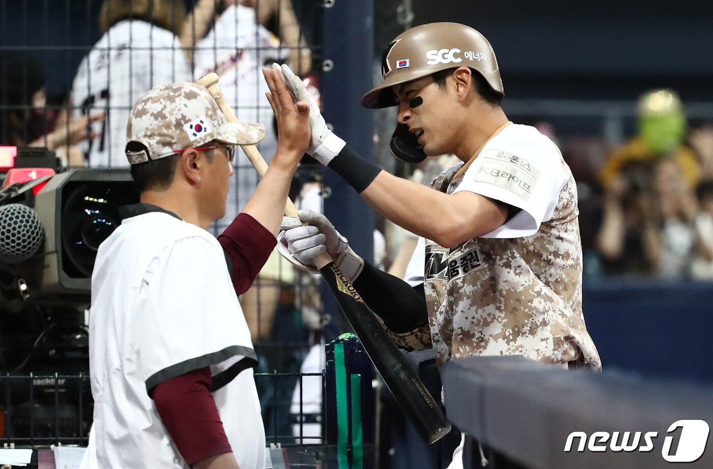 본문 이미지 - 홍원기 키움 히어로즈 감독(왼쪽)과 이정후. 2023.6.7/뉴스1 ⓒ News1 김민지 기자