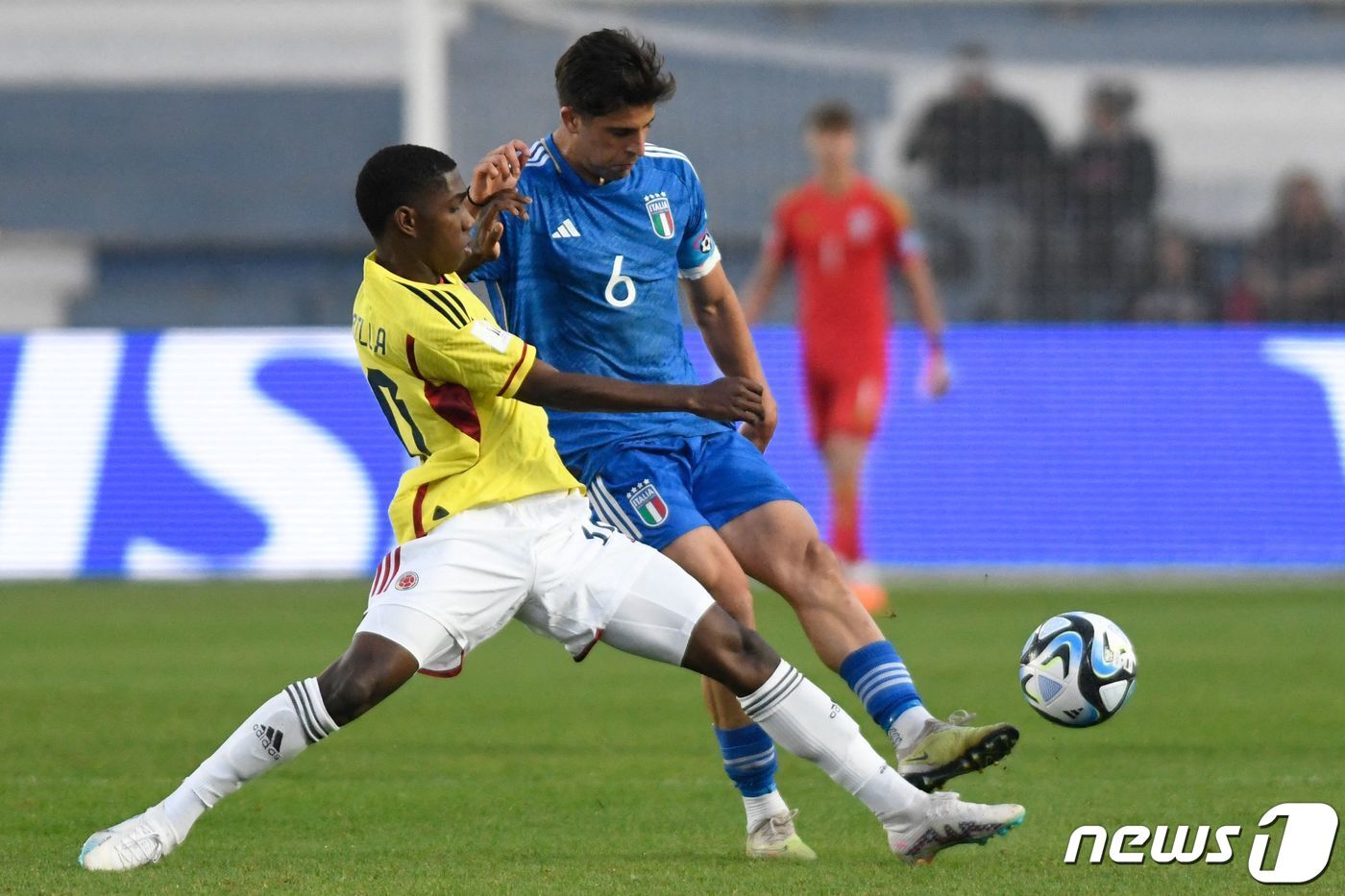 본문 이미지 - 이탈리아 주장 지오바네(오른쪽) ⓒ AFP=뉴스1