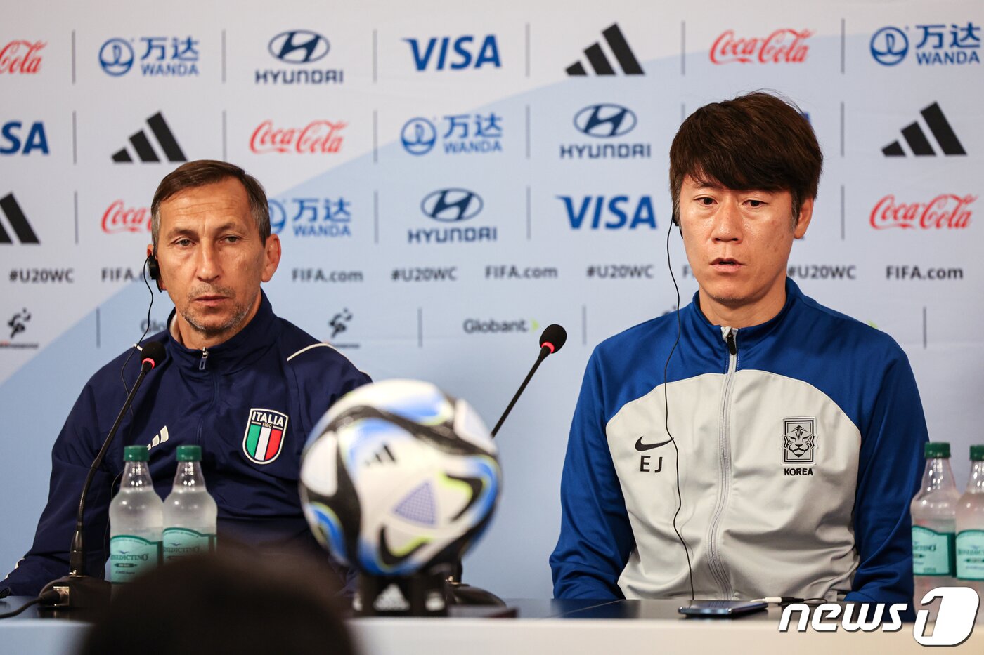본문 이미지 - 김은중 한국 20세 이하(U-20) 월드컵 축구대표팀 감독이 8일(현지시각) 아르헨티나 라플라타 라플라 스타디움에서 열린 준결승전 기자회견에 참석해 취재진의 질문에 답하고 있다. 2023.6.8/뉴스1 ⓒ News1 이승배 기자