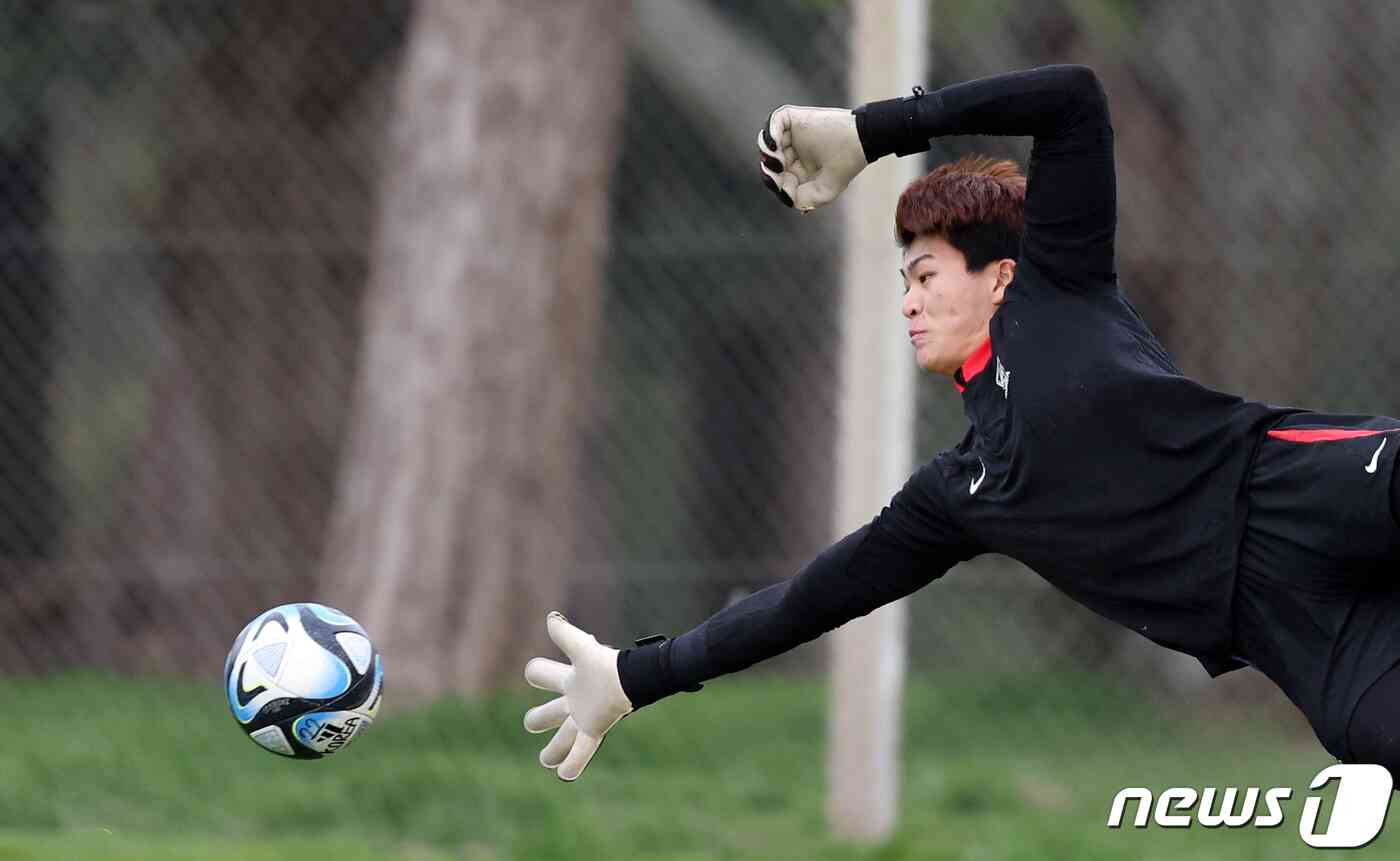 한국 20세 이하(U-20) 월드컵 축구대표팀 문현호가 7일(현지시간) 아르헨티나 에스탄시아 치카 훈련장에서 훈련하고 있다. 2023.6.8/뉴스1 © News1 이승배 기자