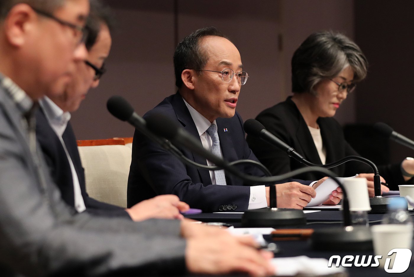 본문 이미지 - 추경호 경제부총리 겸 기획재정부 장관이 8일 서울 중구 한국프레스센터에서 열린 관훈클럽 초청 토론회에서 모두발언을 하고 있다. 2023.6.8/뉴스1 ⓒ News1 박세연 기자