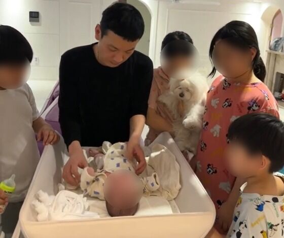 정성호와 5남매. (경맑음 인스타그램 갈무리)
