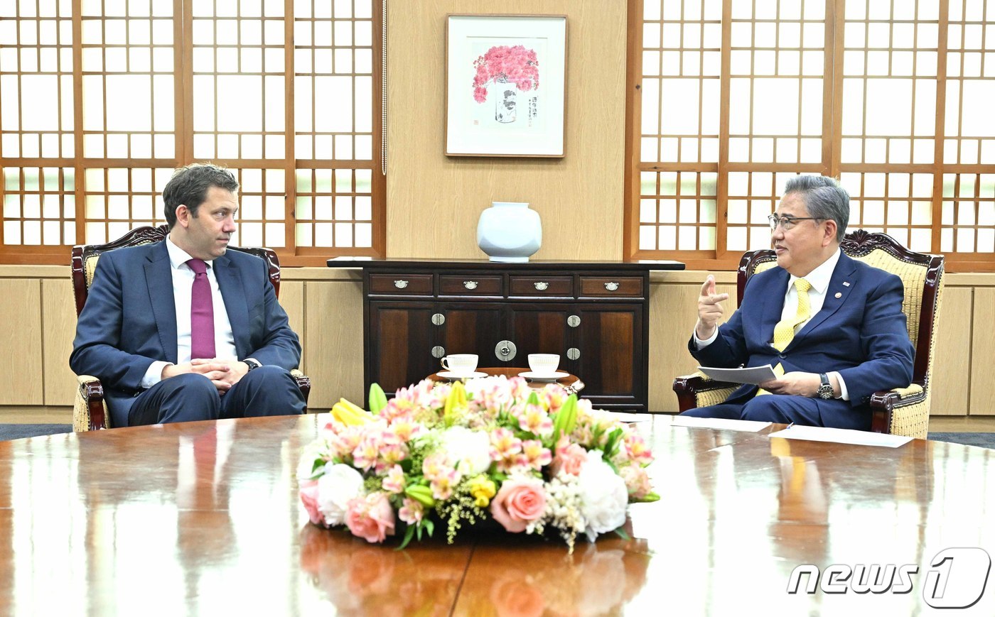 (서울=뉴스1) = 박진 외교부 장관이 8일 서울 종로구 외교부 청사에서 라스 클링바일 독일 사민당 공동대표를 접견하고 있다. (외교부 제공) 2023.6.8/뉴스1