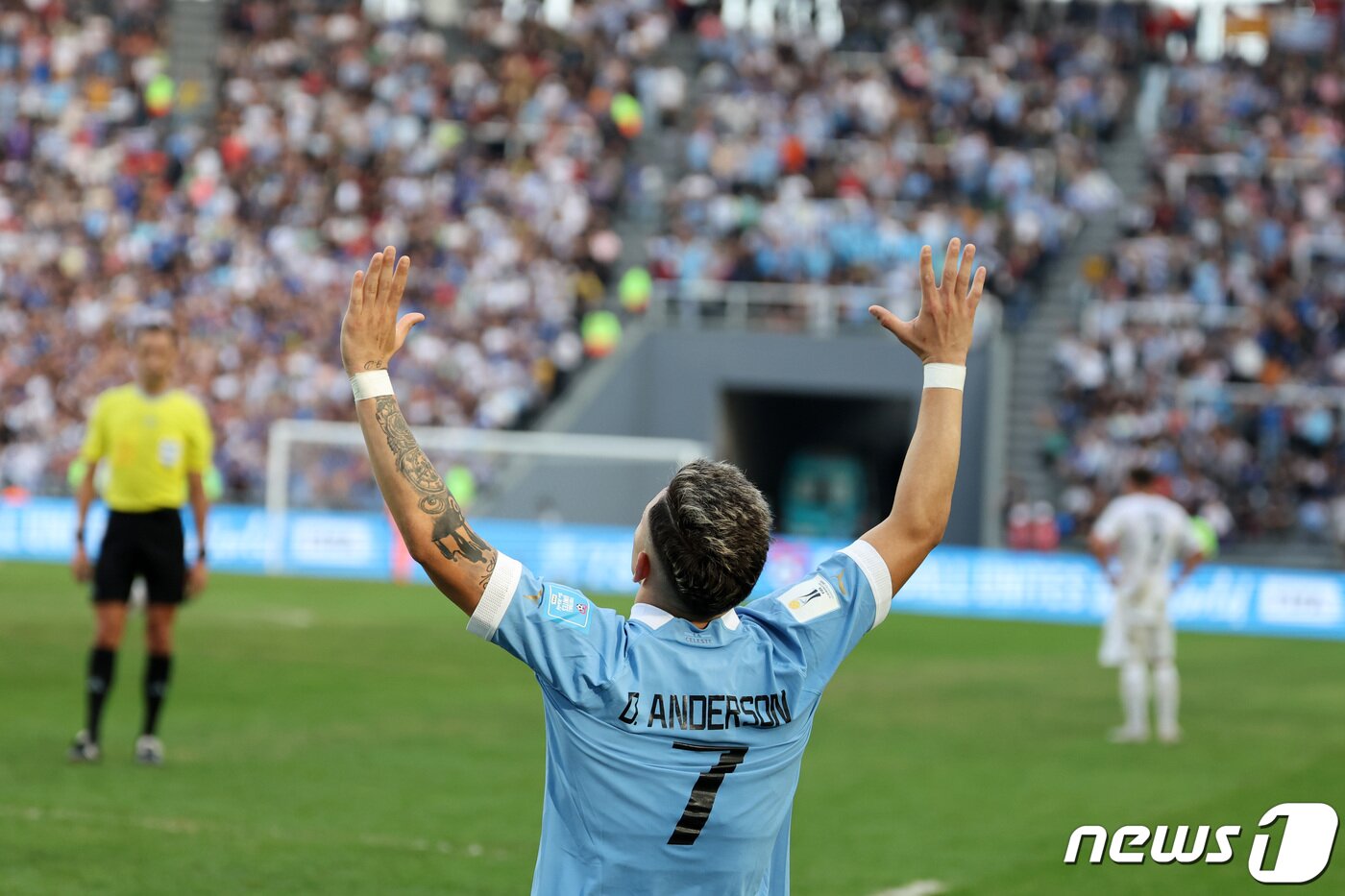 본문 이미지 - 8일(현지시간) 아르헨티나 라플라타 라플라 스타디움에서 열린 'FIFA U-20 월드컵 아르헨티나 2023' 준결승전 이스라엘과 우루과이의 경기에서 우루과이 두아르테가 선취골을 넣고 기뻐하고 있다. 2023.6.9/뉴스1 ⓒ News1 이승배 기자