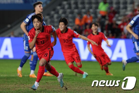 8일(현지시간) 아르헨티나 라플라타 라플라 스타디움에서 열린 'FIFA U-20 월드컵 아르헨티나 2023' 준결승전 한국과 이탈리아의 경기에서 이승원이 패널티킥으로 득점에 성공한 뒤 기뻐하고 있다. 2023.6.9/뉴스1 © News1 이승배 기자