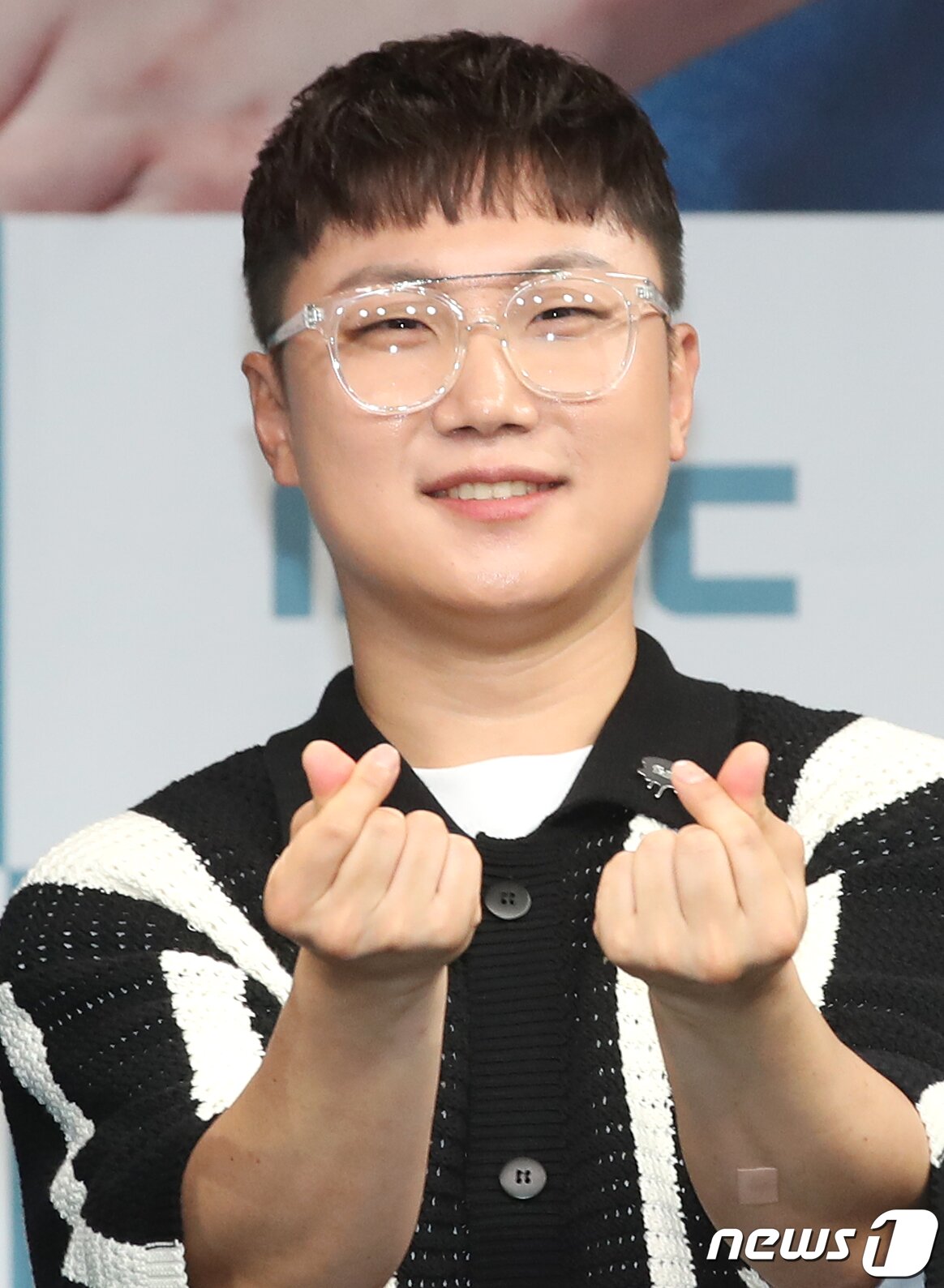 본문 이미지 - 여행 유튜버 빠니보틀이 9일 오후 서울 마포구 MBC 골든마우스홀에서 열린 MBC 새 예능프로그램 ‘태어난 김에 세계일주2’(태계일주2) 제작발표회에서 포즈를 취하고 있다. ‘태계일주2’는 기안84의 버킷리스트이자 삶과 죽음이 공존하는 미지의 나라 인도 여행기를 그렸다. 2023.6.9/뉴스1 ⓒ News1 권현진 기자