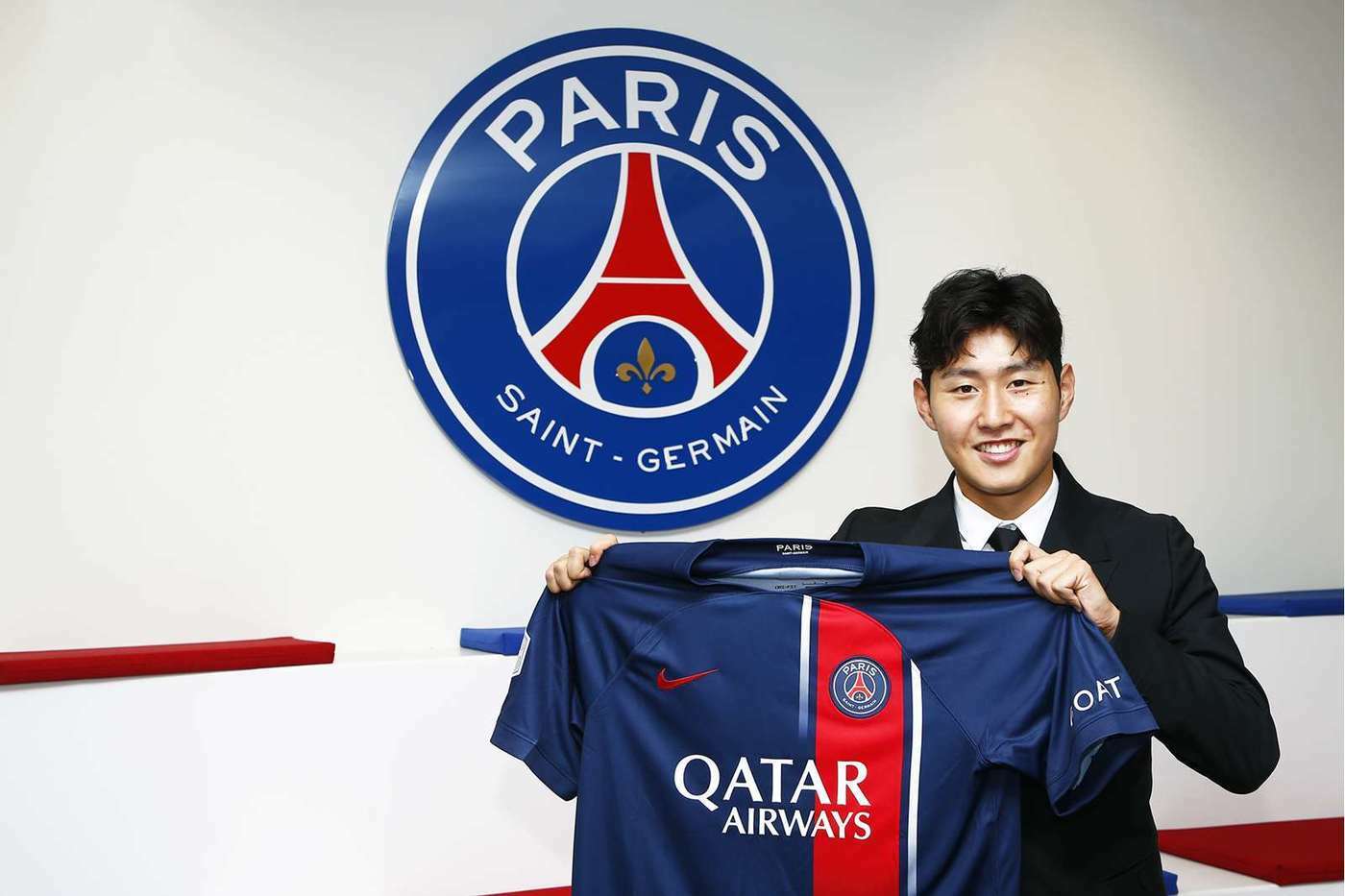 본문 이미지 - PSG 입단한 이강인 (PSG 홈페이지)