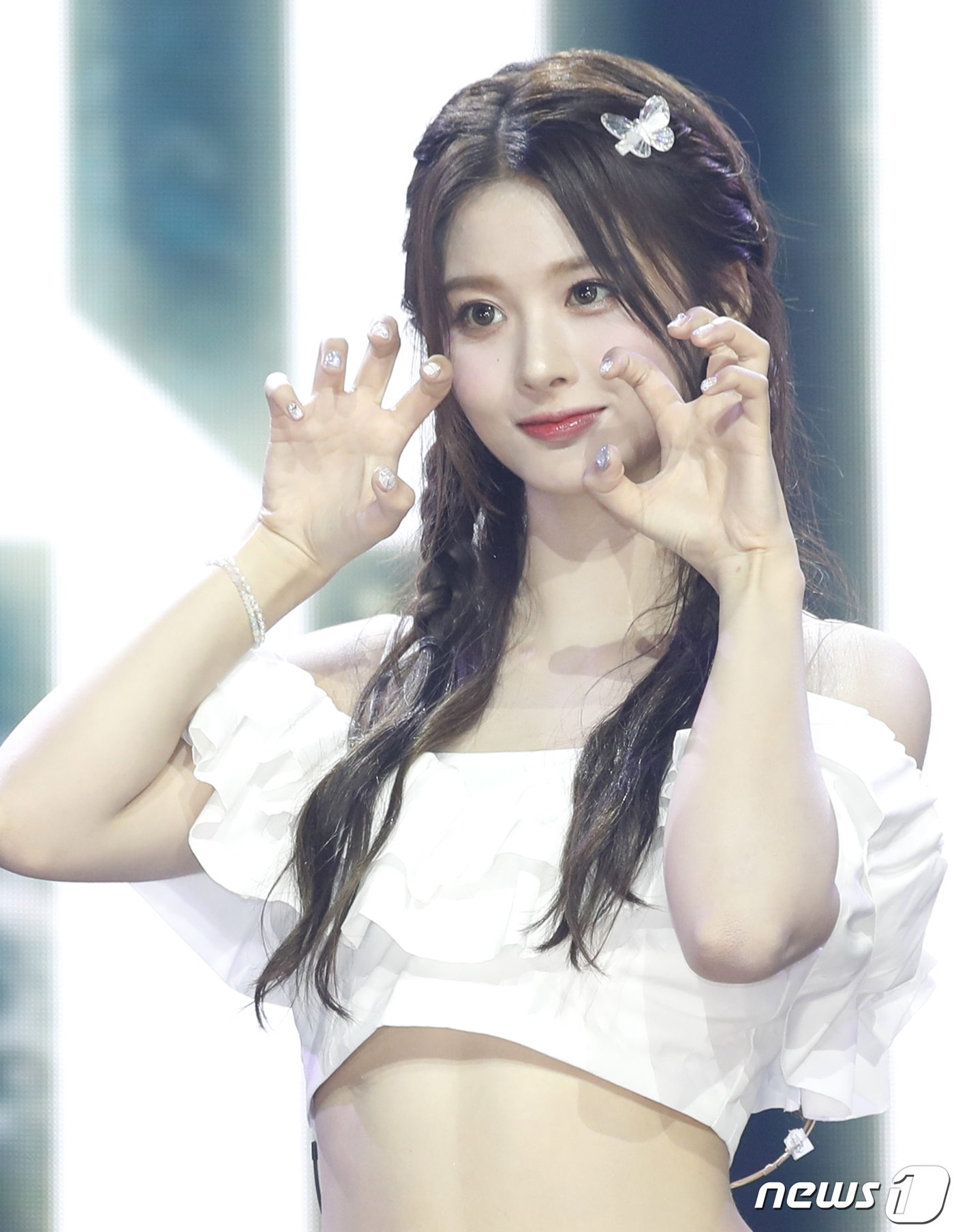 (서울=뉴스1) 권현진 기자 = 그룹 엔믹스(NMIXX) 설윤이 11일 오후 서울 용산구 한남동 블루스퀘어에서 가진 세 번째 싱글 ‘어 미드서머 엔믹스 드림(A Midsummer …