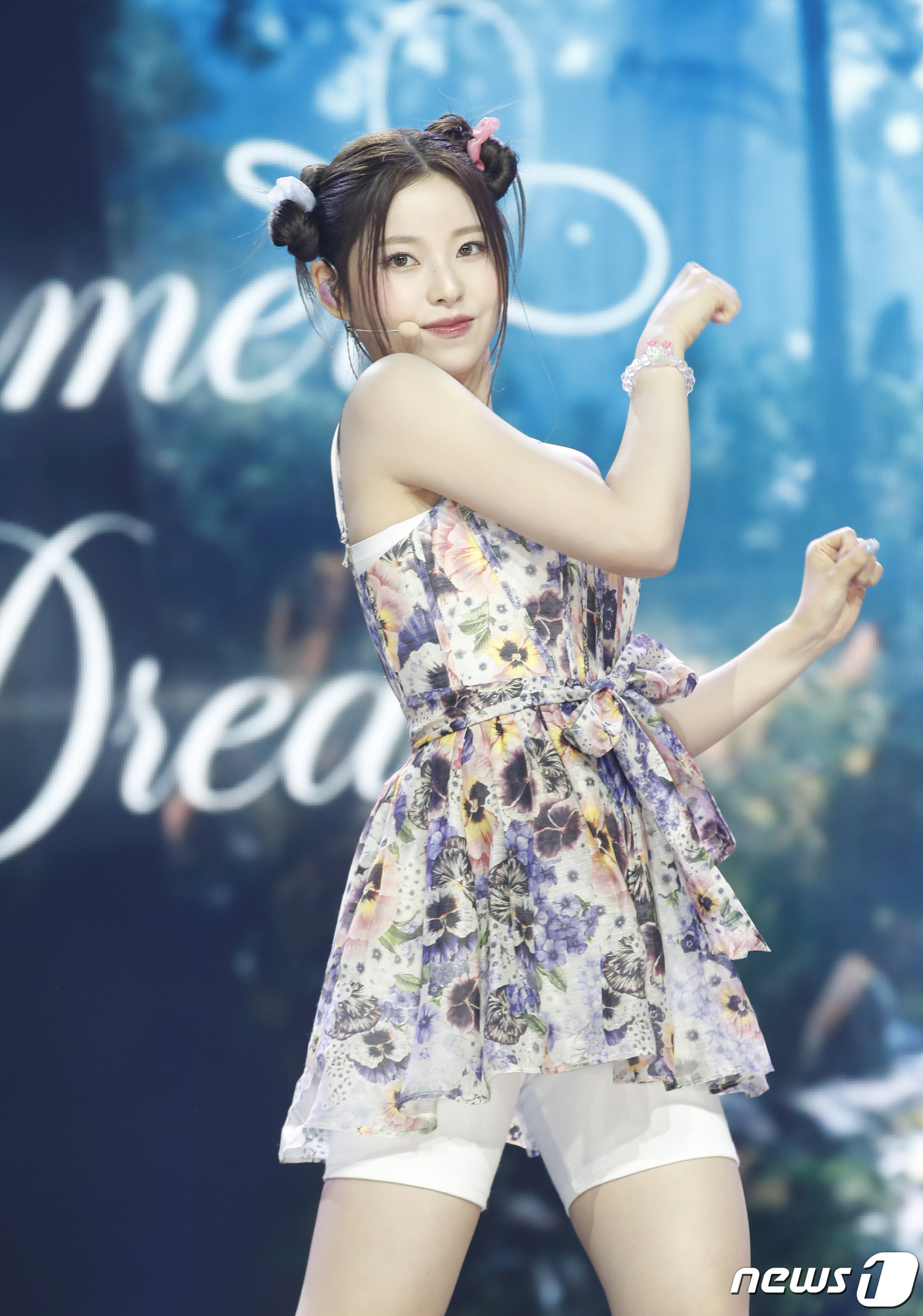 (서울=뉴스1) 권현진 기자 = 그룹 엔믹스(NMIXX) 규진이 11일 오후 서울 용산구 한남동 블루스퀘어에규진이서 가진 세 번째 싱글 ‘어 미드서머 엔믹스 드림(A Midsumm …