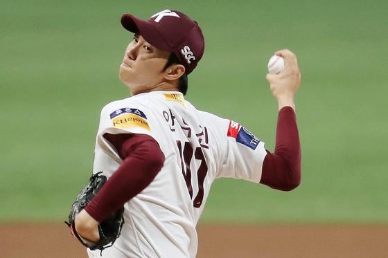 안우진, 3년 만에 1군 복귀전서 '160㎞ 강속구'…1이닝 무실점