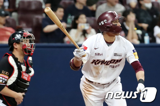 이정후, Kbo 최연소 7시즌 연속 100안타 달성 - 뉴스1