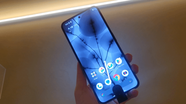 본문 이미지 -  영국 스타트업 '낫싱'이 만든 스마트폰 '폰2'. 2023.07.12. 오현주 기자 