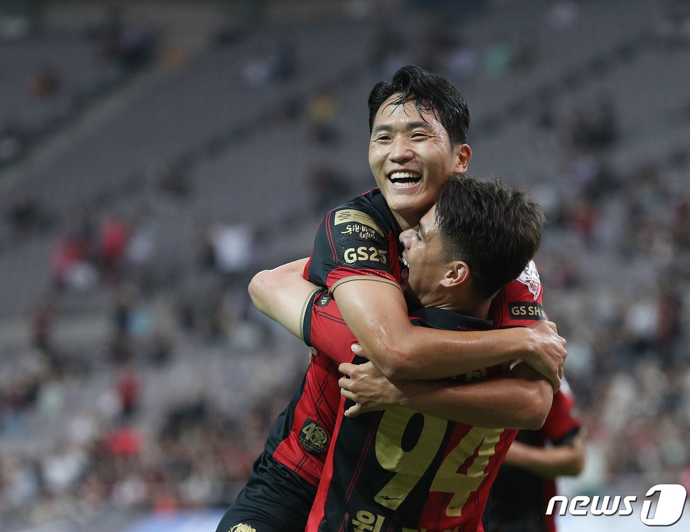 본문 이미지 - 12일 오후 서울 마포구 서울월드컵경기장에서 열린 프로축구 '2023 K리그1' FC서울과 수원FC의 경기에서 서울 나상호가 선취골을 넣은 후 세리머니를 하고 있다. 2023.7.12/뉴스1 ⓒ News1 신웅수 기자