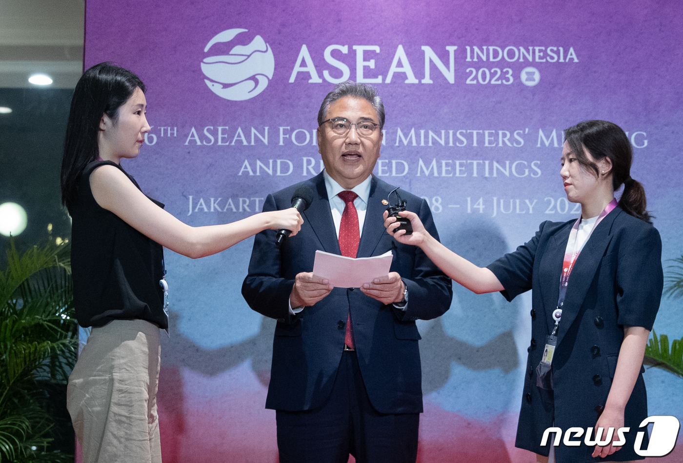 (자카르타(인도네시아)=뉴스1) 이재명 기자 = 박진 외교부 장관이 12일 오후 인도네시아 자카르타 샹그릴라호텔에서 동남아시아국가연합(ASEAN·아세안) 관련 외교장관회의 참석을 …